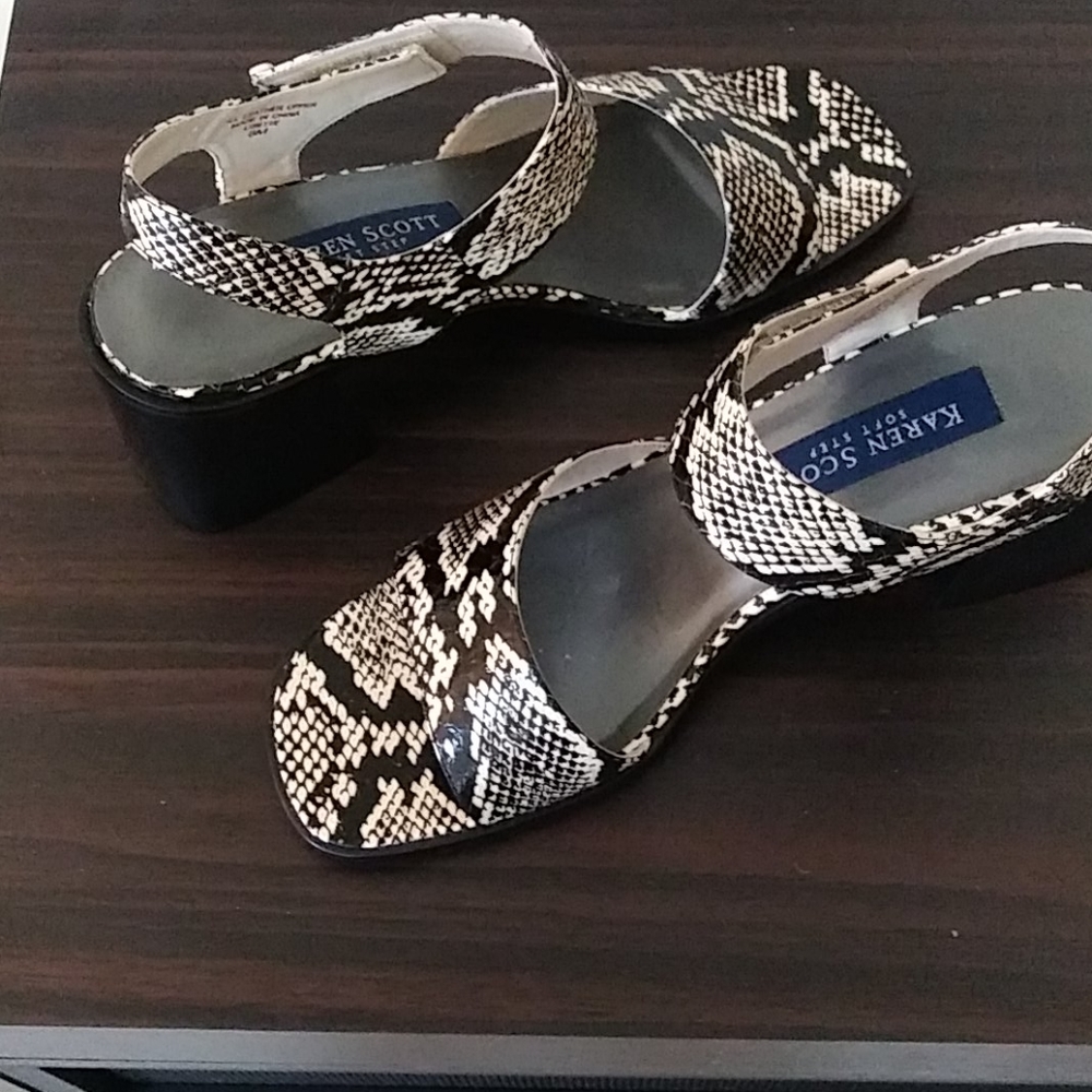 Karen Scott sandals SZ 8